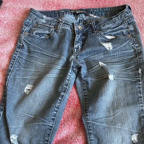 Women's Volcom ripped style jeans. - Picture 3 of 6